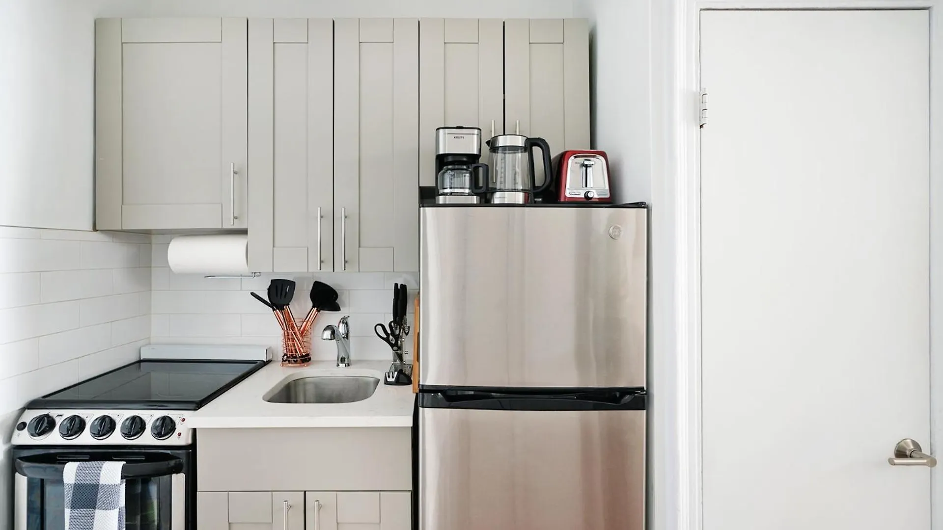 뉴욕 444-4F Newly Furnished Elv 1Br Hells Kitchen 아파트
