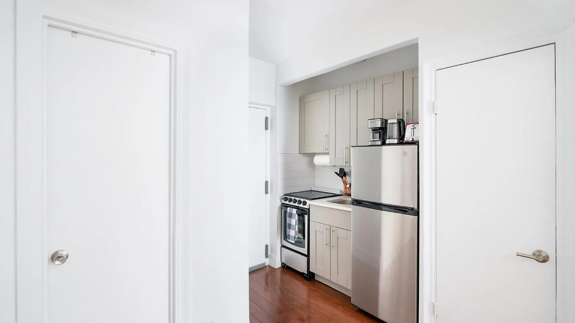 뉴욕 444-4F Newly Furnished Elv 1Br Hells Kitchen 아파트 미국