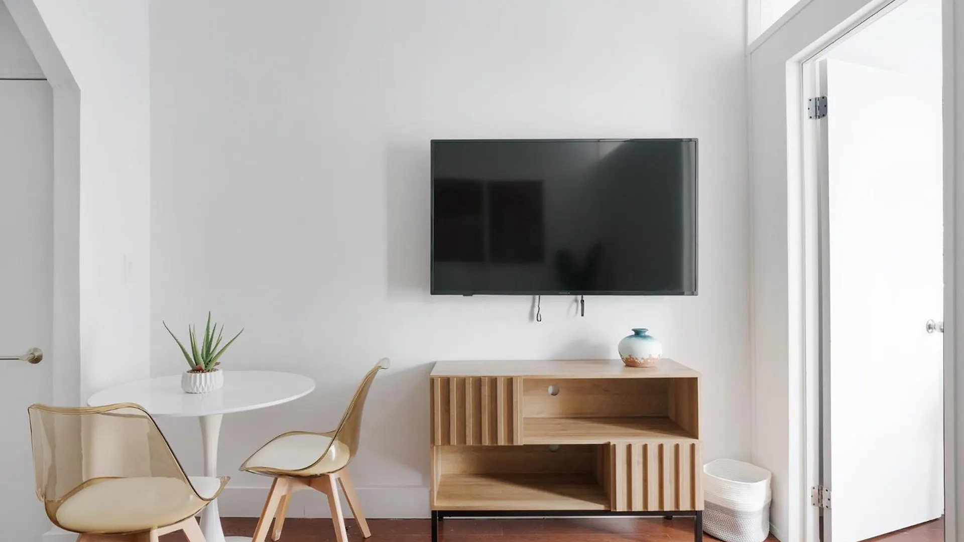 444-4F Newly Furnished Elv 1Br Hells Kitchen Apartment New York